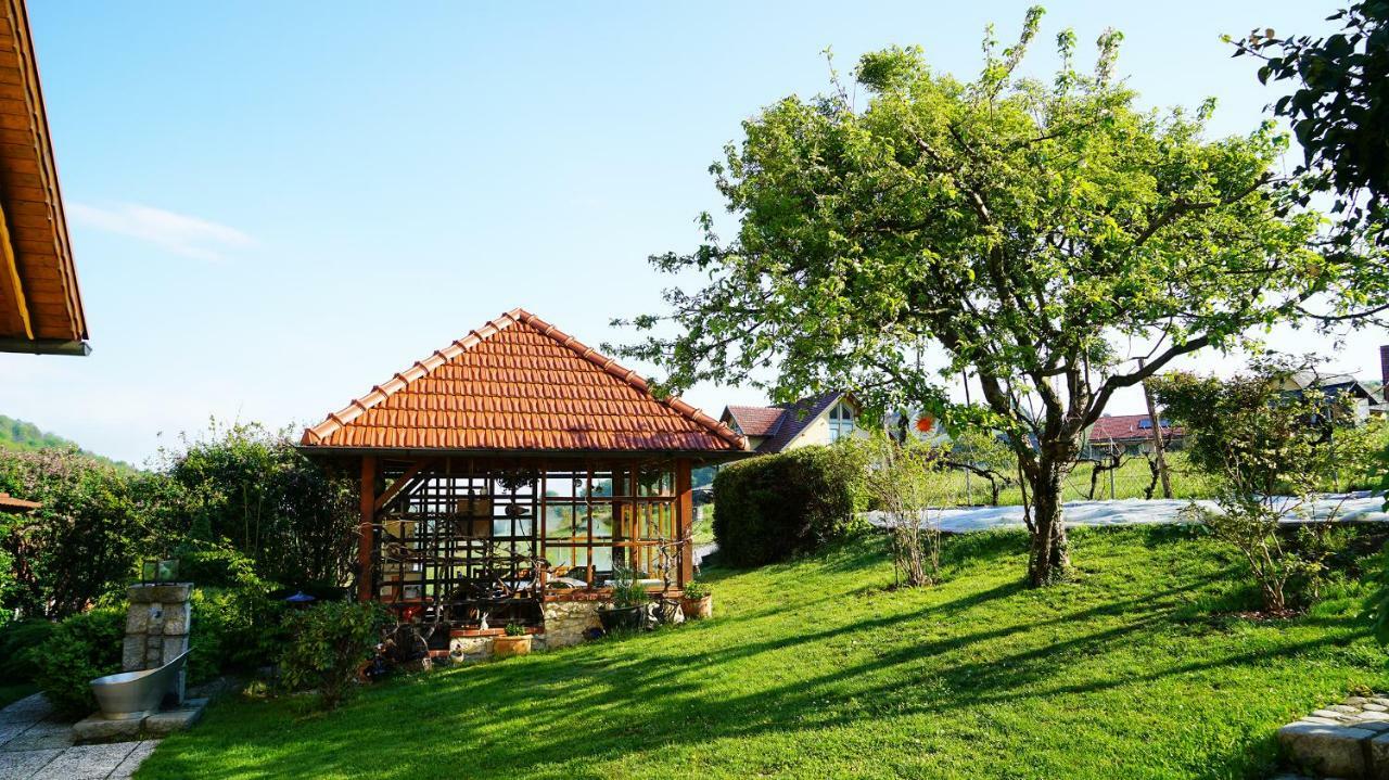 Anna'S Home - Ferienwohnungen Ratsch an der Weinstrasse Exterior photo