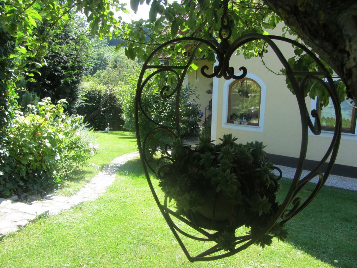 Anna'S Home - Ferienwohnungen Ratsch an der Weinstrasse Exterior photo